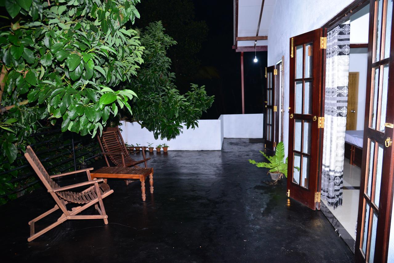 Home Away Guesthouse Hikkaduwa Exterior photo