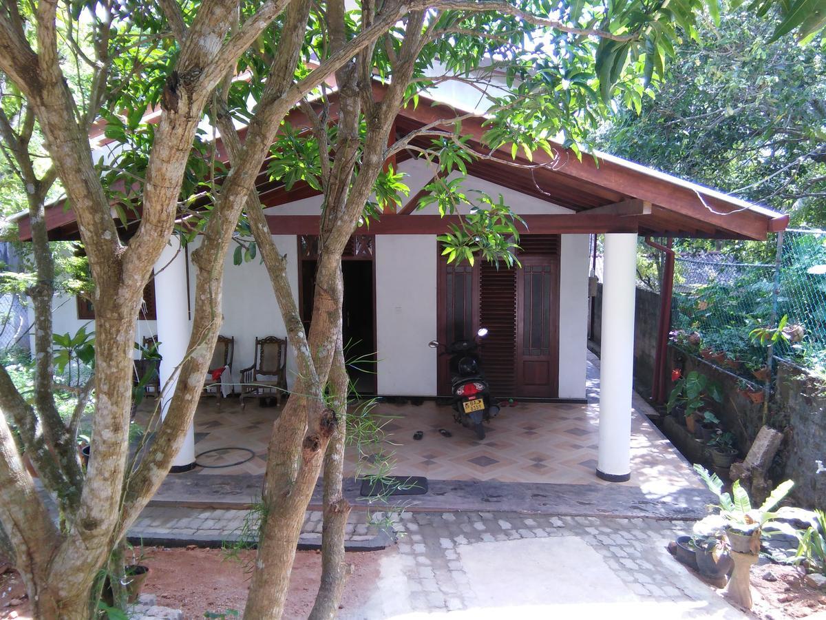 Home Away Guesthouse Hikkaduwa Exterior photo